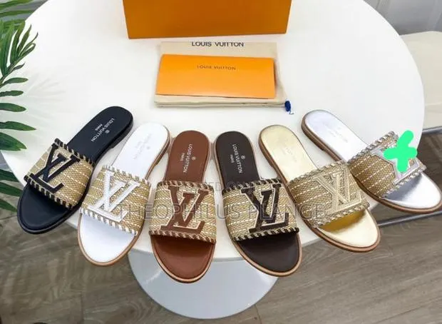 LV Ladies Slippers · Photo 1