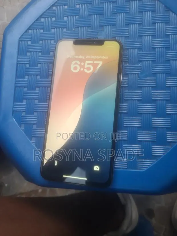 Apple iPhone XS Max 64 GB Gold · Photo 1