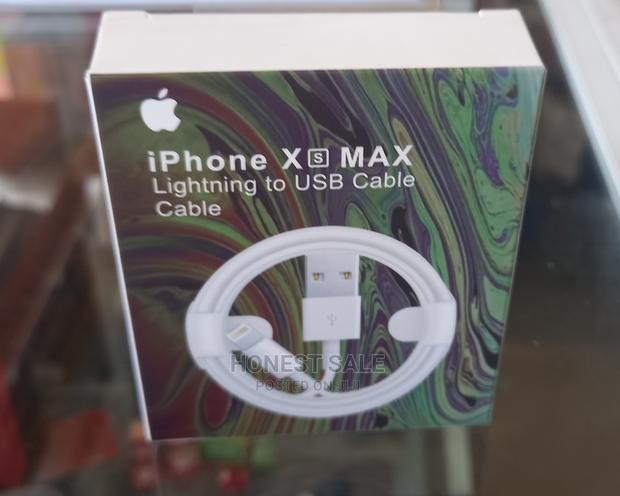 iPhone Lightning to USB Cable · Photo 2