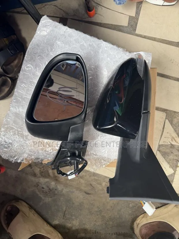 Toyota Vitz 2015 2016 2017 2018 2019 2020 Foldable Drivers Mirror 2pc · Photo 1