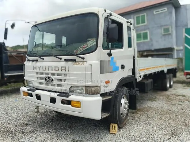 9.5 Tons Double Axle Truck · Photo 1