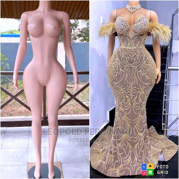 Big Round Breasts and Hips Mannequins · Photo 4