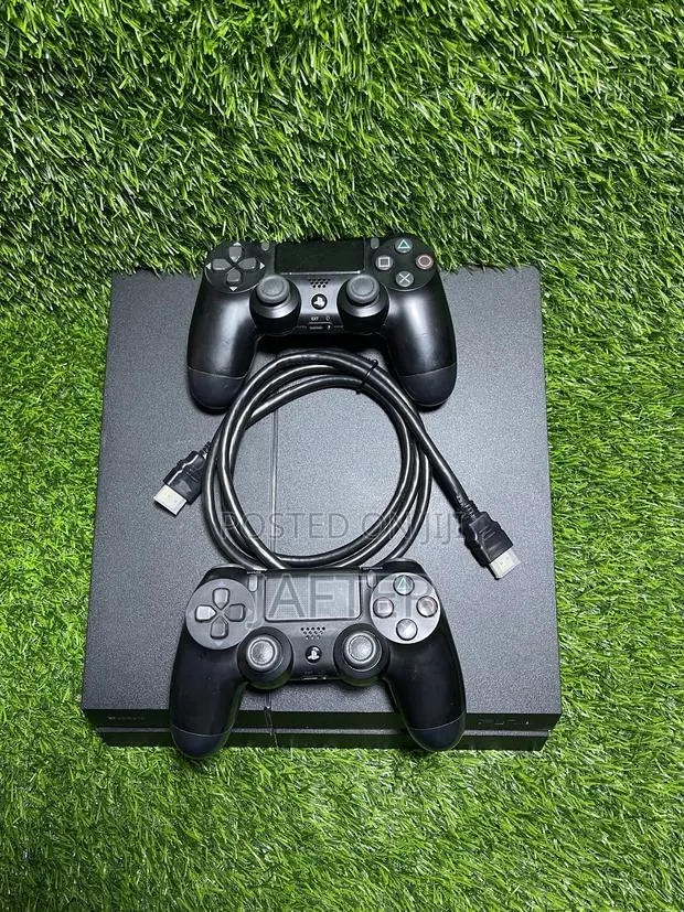 Sony Playstation 4 Standard Loaded With Fc27 and 10 Games · Photo 1