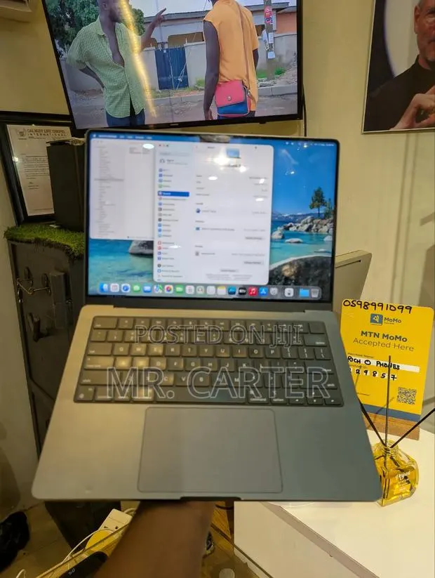 New Laptop Apple MacBook Pro 2023 M3 Pro 18GB Apple M3 Pro SSD 512GB · Photo 1
