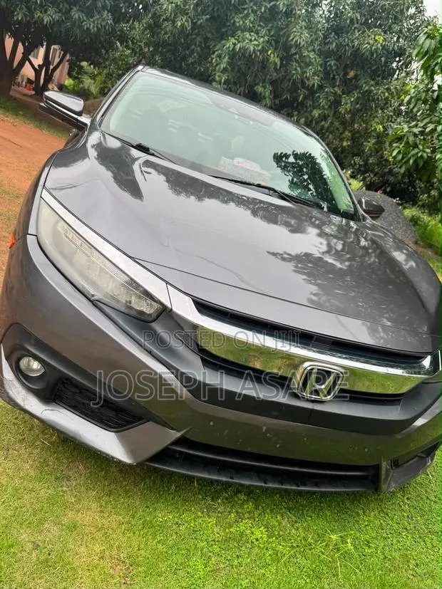 Honda Civic Touring Coupe 2018 · Photo 1