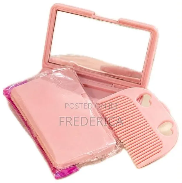 Cute Mirror With Comb · Photo 1