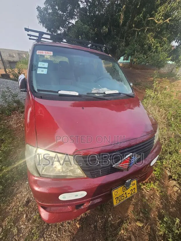 Toyota HiAce 2008 Red · Photo 7