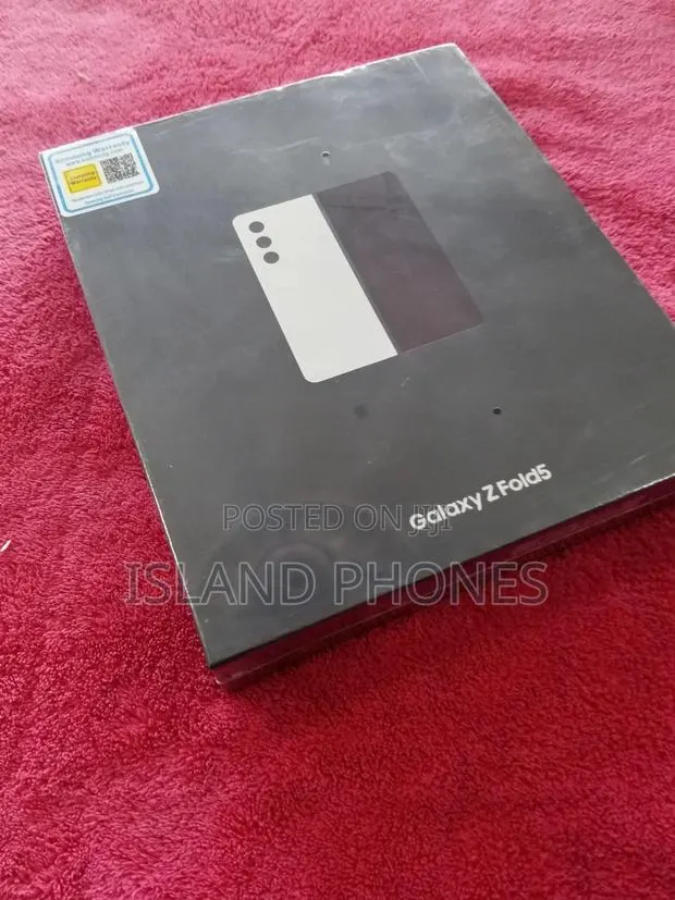 New Samsung Galaxy Z Fold 5 512 GB Silver · Photo 1