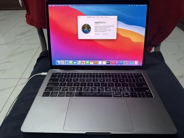 Laptop Apple MacBook Pro 2017 8GB Intel Core i5 SSD 128GB · Photo 1