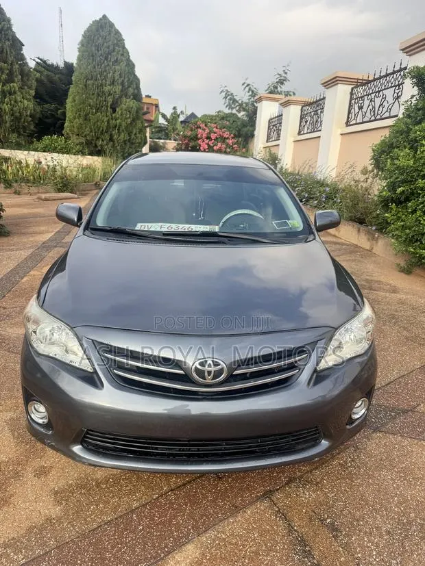 Toyota Corolla 2013 Gray · Photo 1