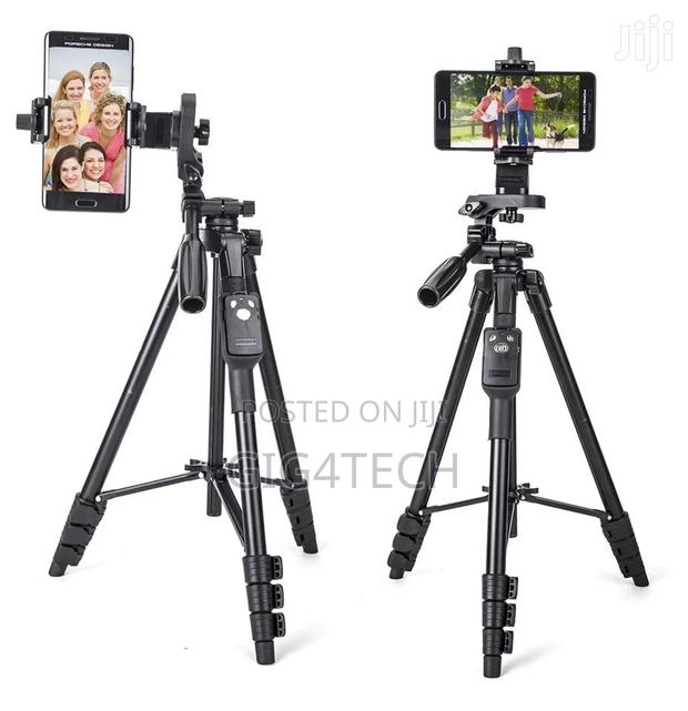 Phone Camera Tripod With Remote and Phone Holder · Photo 1