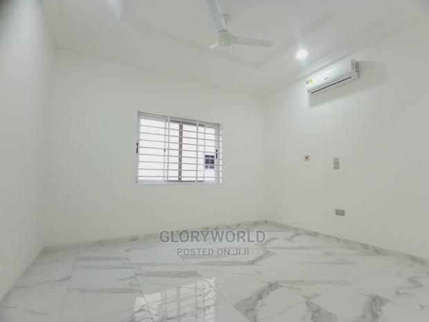 5bdrm House in Lake Side Estate for sale · Photo 6