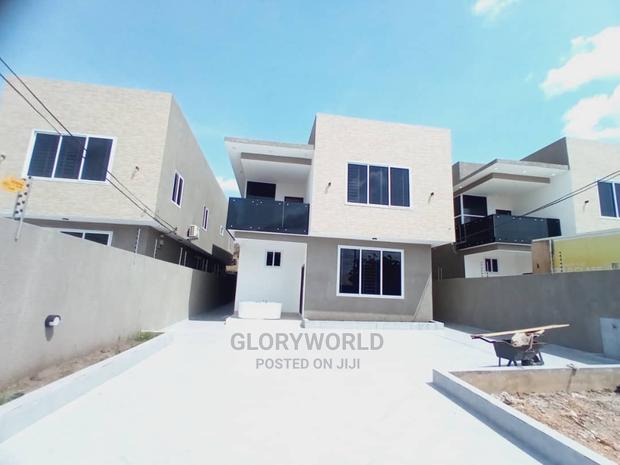 5bdrm House in Lake Side Estate for sale · Photo 2