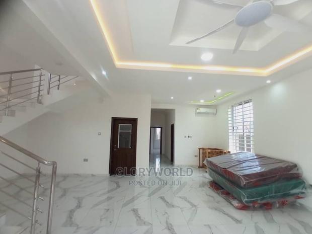5bdrm House in Lake Side Estate for sale · Photo 4