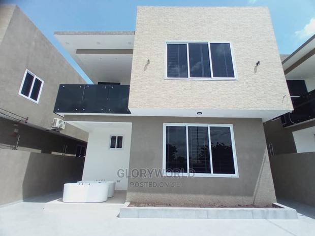 5bdrm House in Lake Side Estate for sale · Photo 1