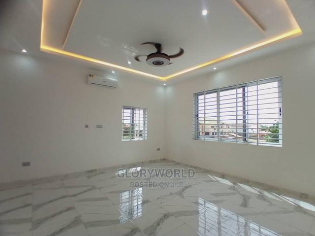 5bdrm House in Lake Side Estate for sale · Photo 3