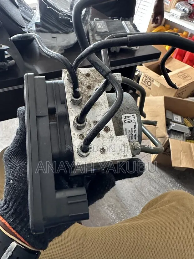 2016-21 Honda Civic ABS Motor/Module · Photo 1