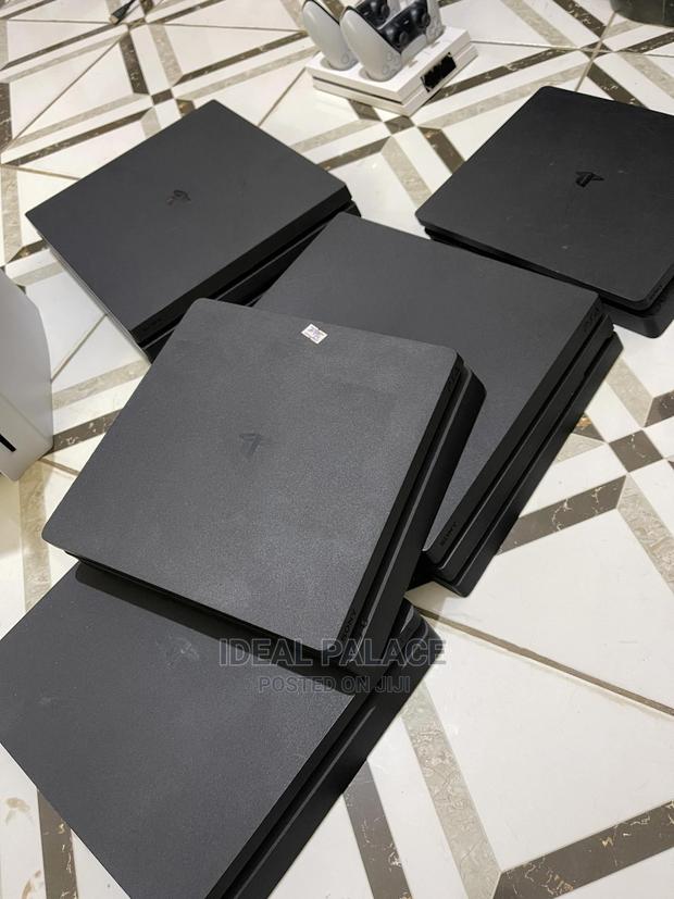 Ps4 Slim With 11 Games · Photo 2