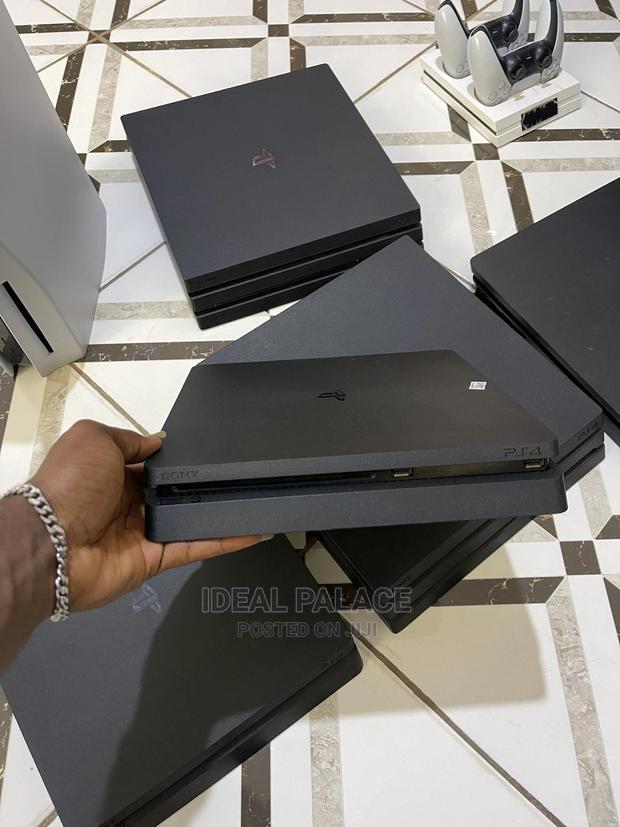 Ps4 Slim With 11 Games · Photo 3