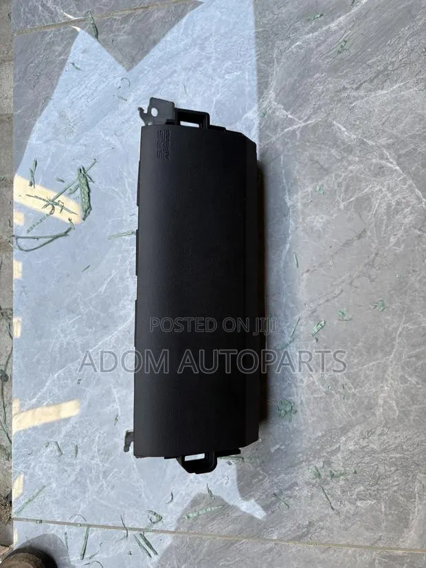 Honda HRV Knee Airbag Passenger Side 2023 2024 2025 2026 · Photo 1