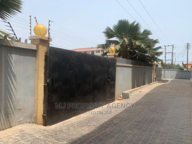 800sqm Warehouse at West Legon · Photo 4