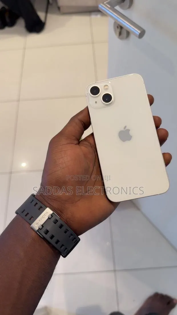 Apple iPhone 13 128 GB White · Photo 1