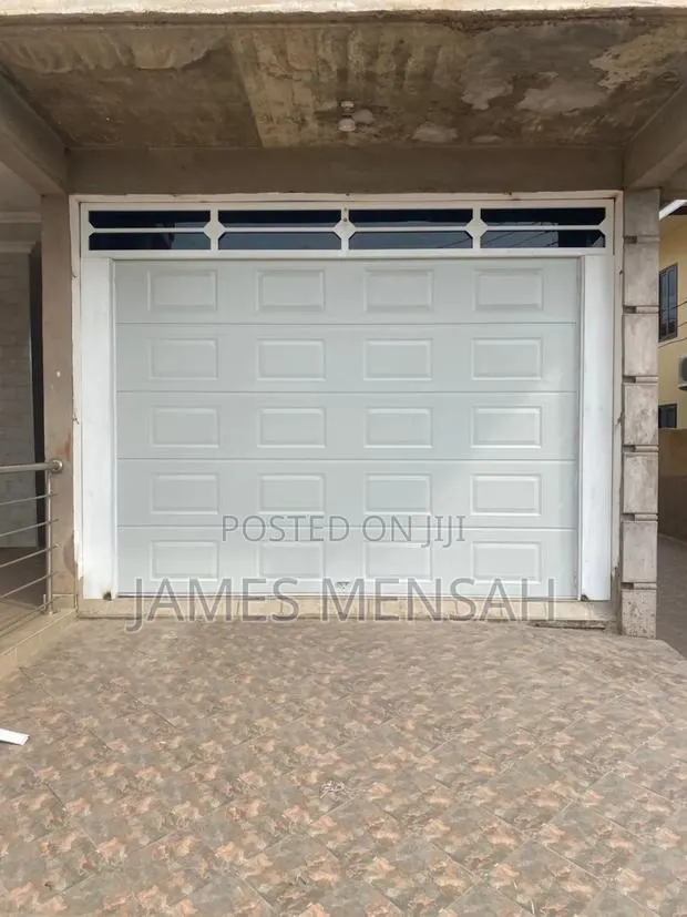 Garage Automatic Door · Photo 1