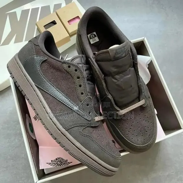 Nike X Travis Scott Brown · Photo 1