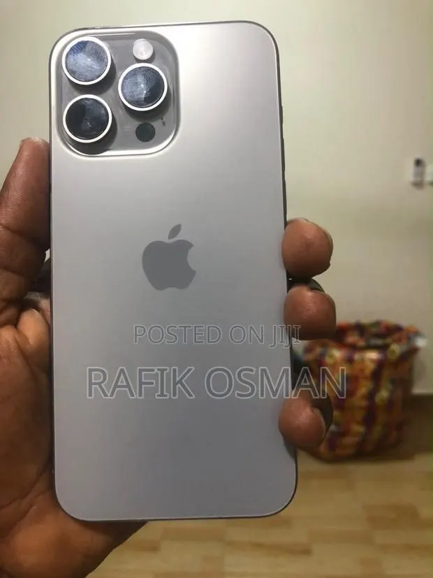Apple iPhone 15 Pro Max 256 GB Silver · Photo 1