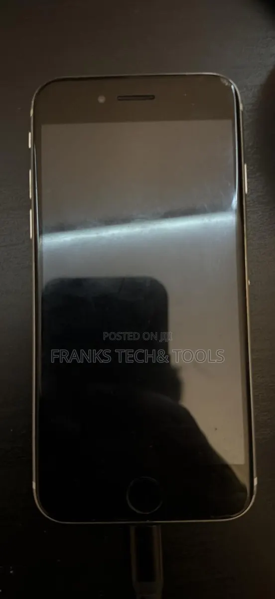 Apple iPhone SE (2020) 64 GB White · Photo 2