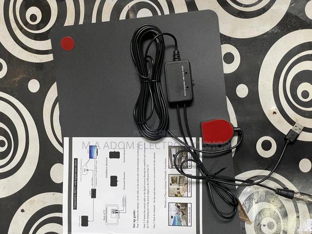Indoor Digital Antenna With 5v Channel Booster · Photo 1