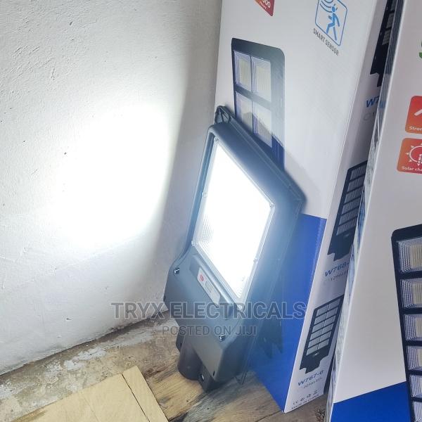300w Solar Street Light With Remote Control - Black · Photo 5