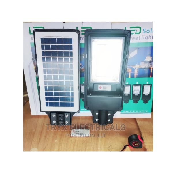 300w Solar Street Light With Remote Control - Black · Photo 3