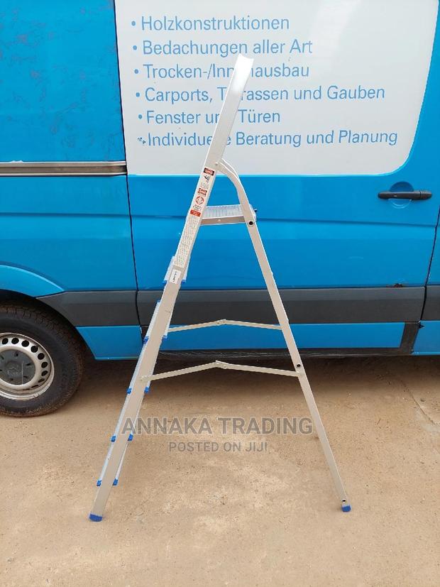 Step Ladder · Photo 2