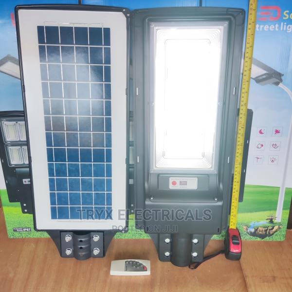 600W LED Solar Street Light With Remote- Black · Photo 2