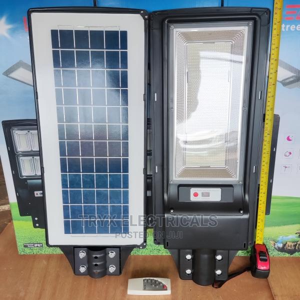 600W LED Solar Street Light With Remote- Black · Photo 3