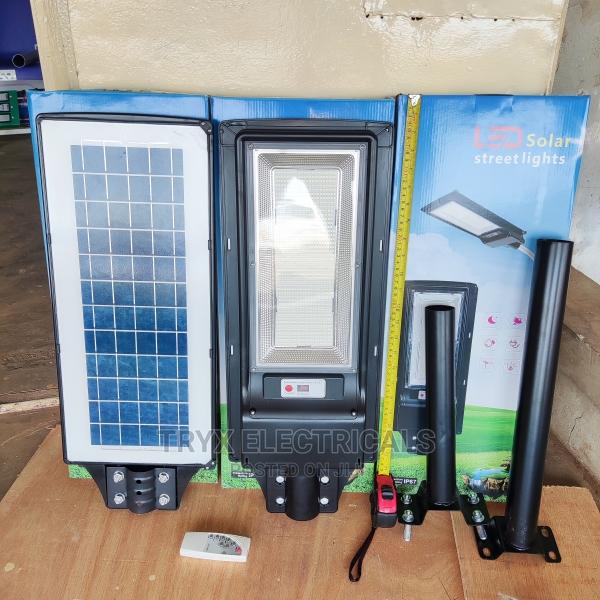 600W LED Solar Street Light With Remote- Black · Photo 5