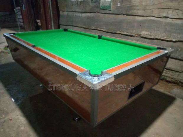 Token Coins Operating Snooker Machine With Set of Balls · Photo 1