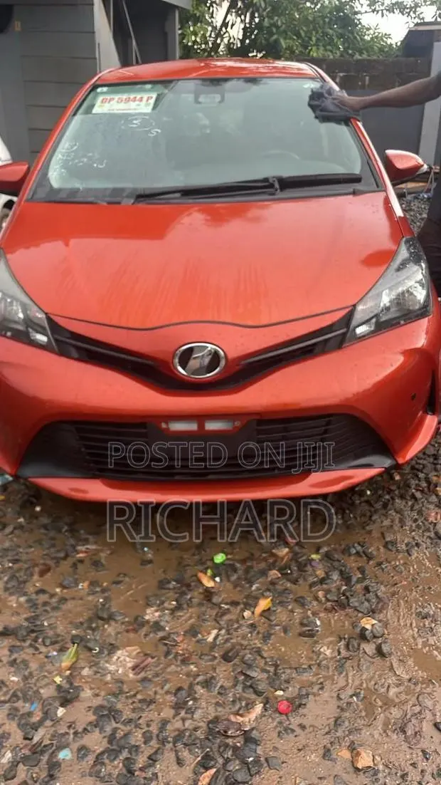 Toyota Vitz 1.3 FWD 5dr 2016 Orange · Photo 1
