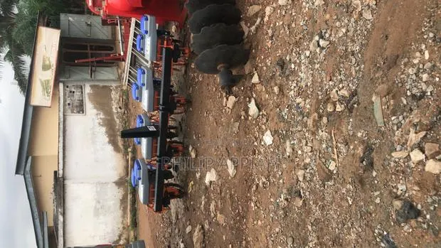 4 Rows Seed Planter · Photo 1