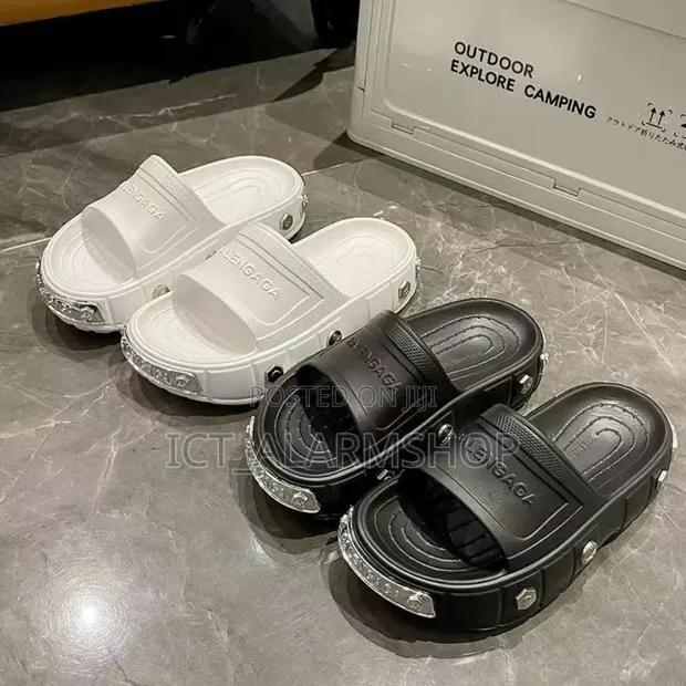 Thick Soles Sandals · Photo 3