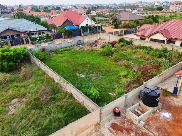 Titled One and Half Plot Ps Global · Photo 1
