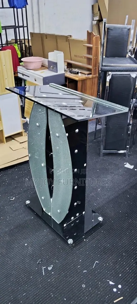 Quality Glass Pulpit · Photo 1