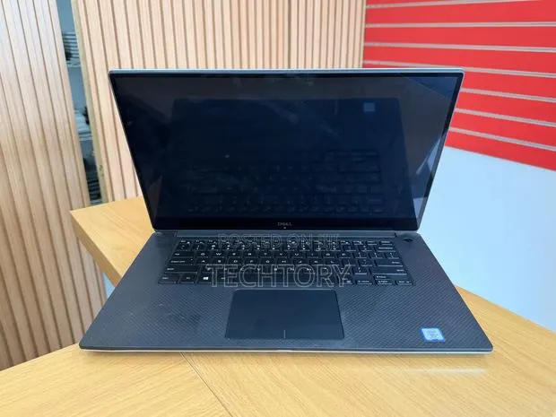 Laptop Dell Precision 5530 16GB Intel Core i7 SSD 512GB · Photo 1