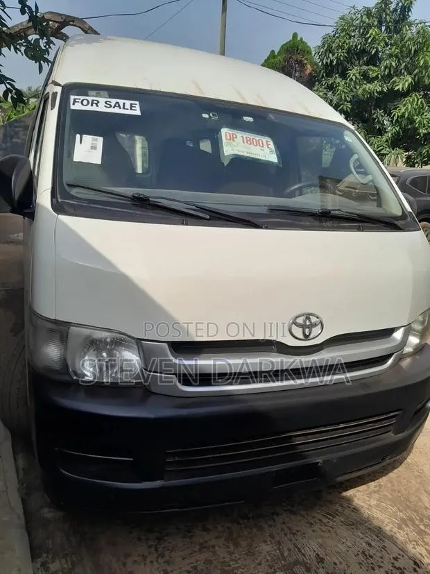Toyota HiAce 2013 White · Photo 1