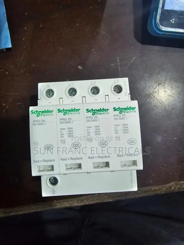 3p Surge Protection Device/ SPD · Photo 1