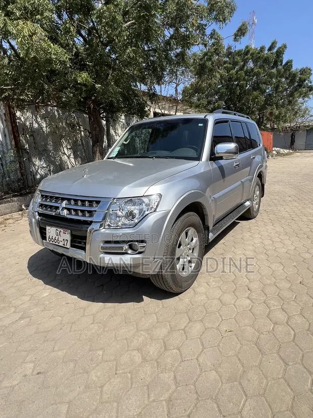 Mitsubishi Pajero 2017 Silver · Photo 1