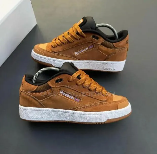 Reebok Brown Sneaker · Photo 1