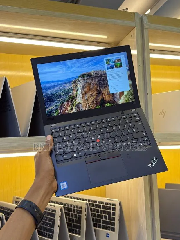 Laptop Lenovo ThinkPad X280 8GB Intel Core i5 SSD 256GB · Photo 1