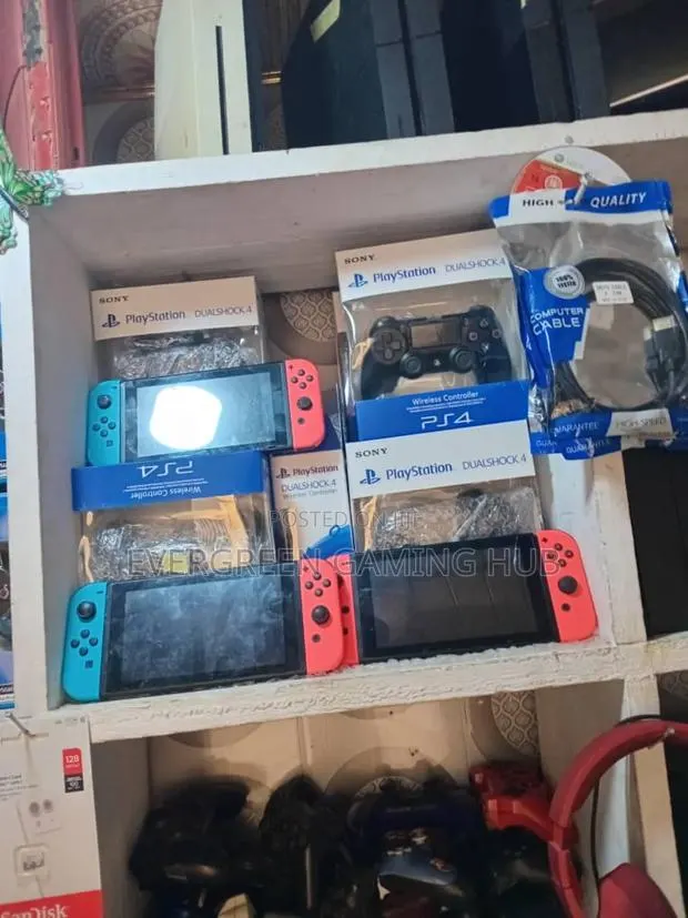 Nitendo Switch With 13 Games · Photo 1